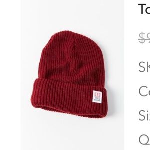 Urban outfitters Top design maroon beanie